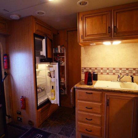 Luxury American Rv With Hot Tub West Chiltington Exterior photo