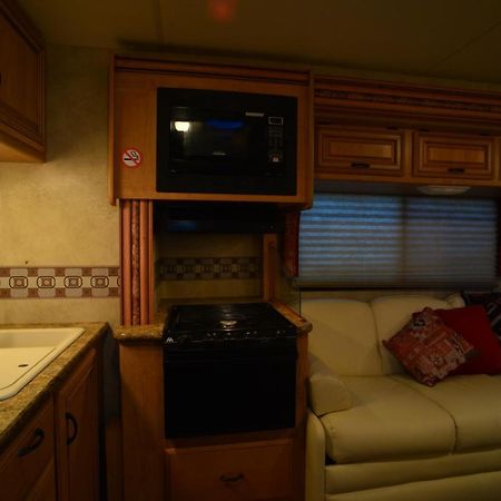 Luxury American Rv With Hot Tub West Chiltington Exterior photo