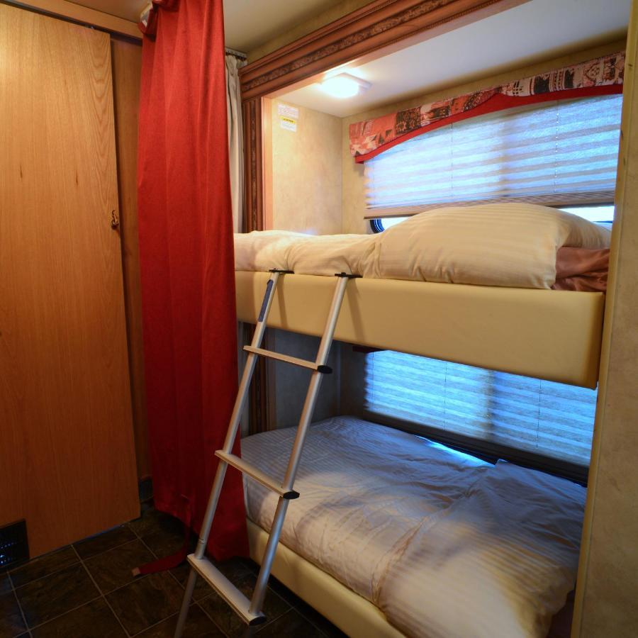 Luxury American Rv With Hot Tub West Chiltington Exterior photo