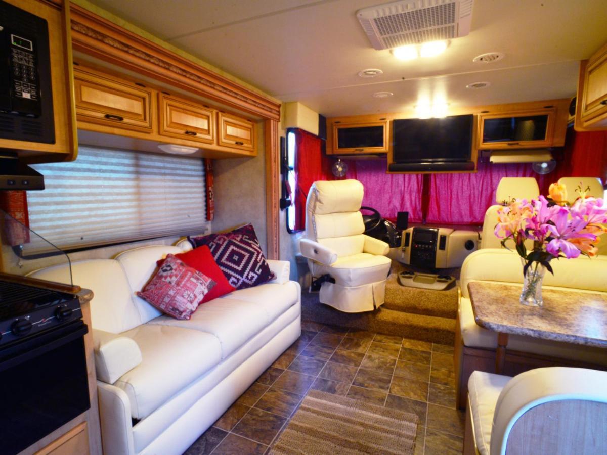 Luxury American Rv With Hot Tub West Chiltington Exterior photo