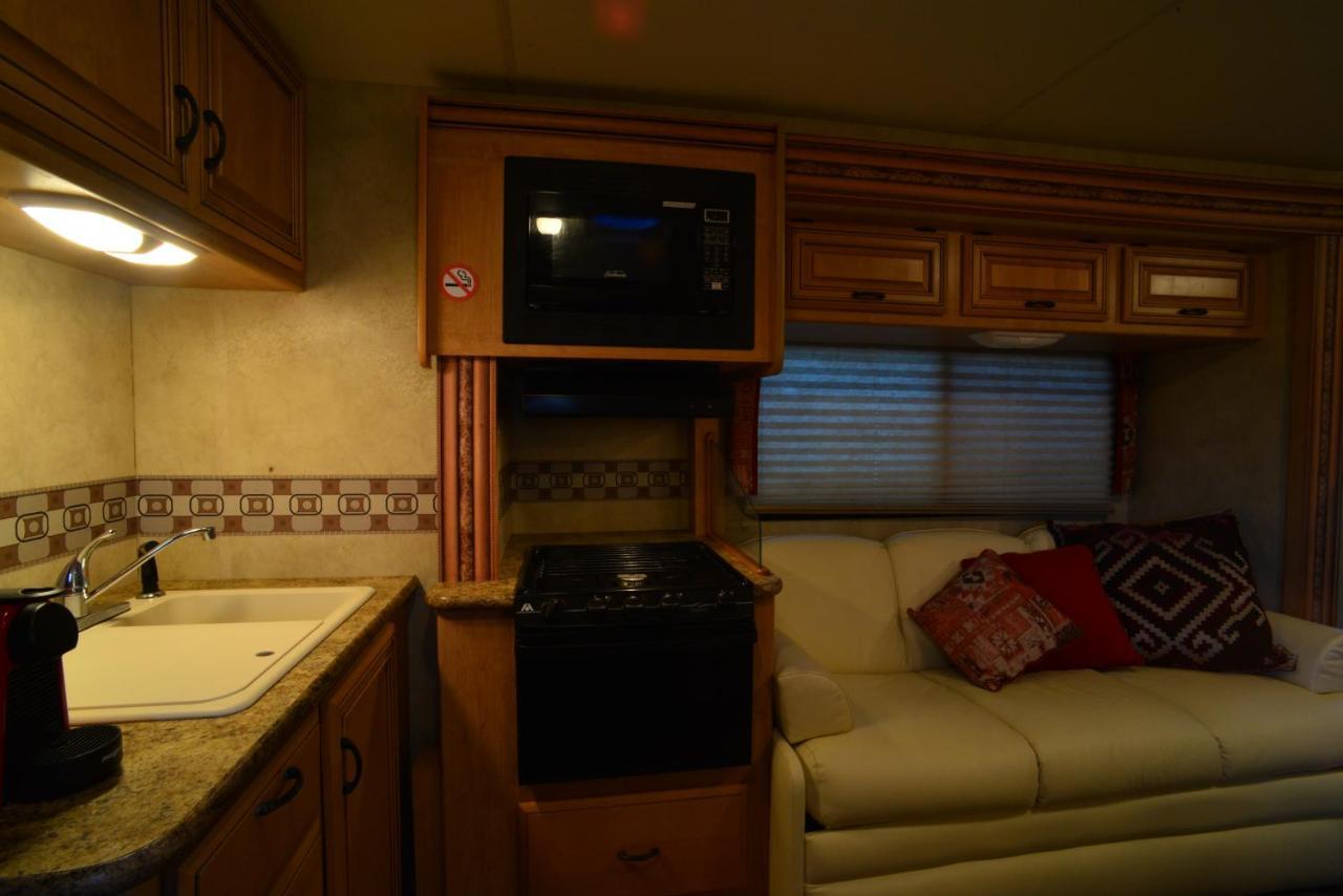 Luxury American Rv With Hot Tub West Chiltington Exterior photo